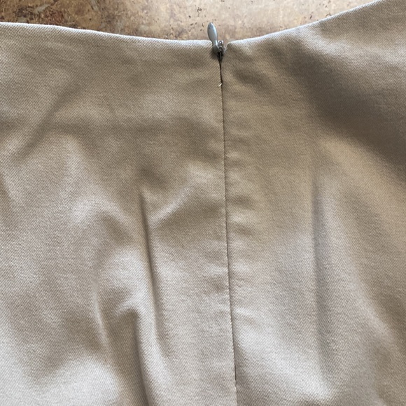 Lafayette 148 NY cropped Bleecker slim leg pants. Beige in size 6. - Picture 5 of 5